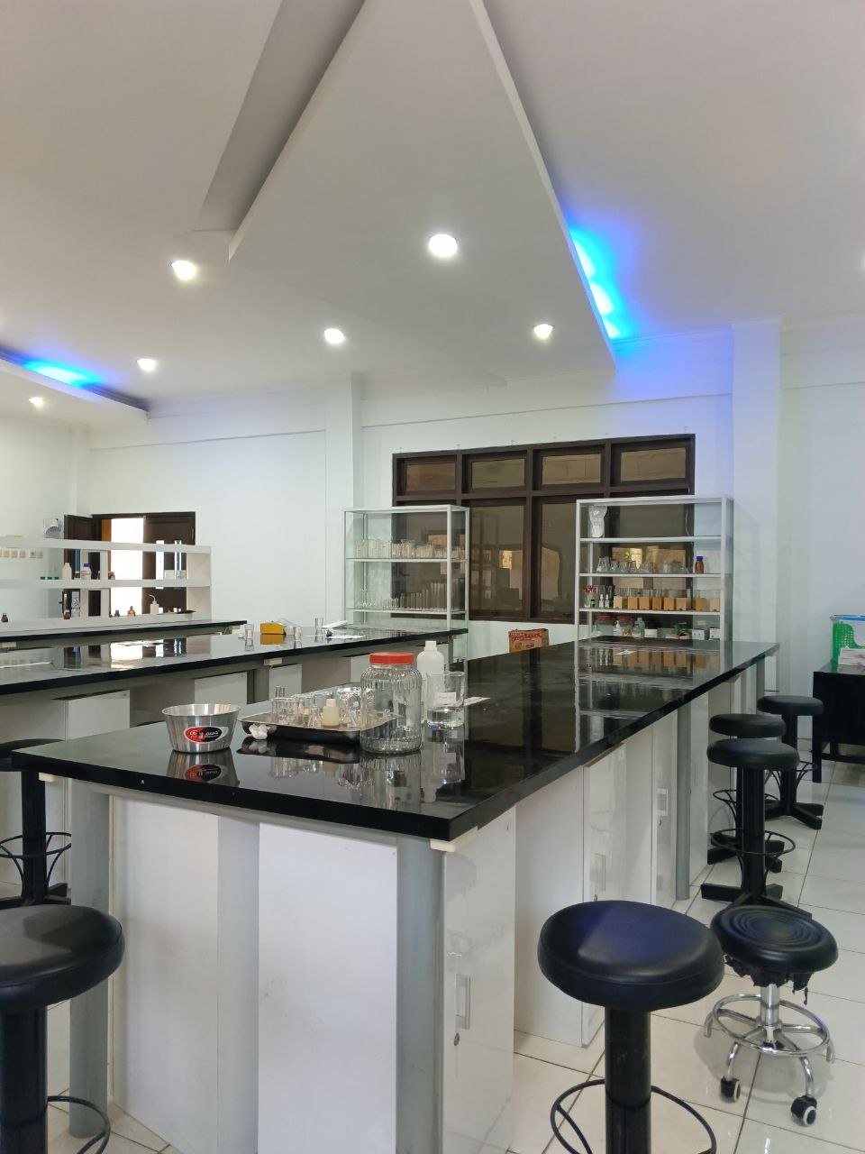 Lab Farmasi UHB